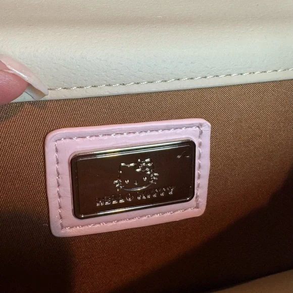 Hello Kitty Pink Designer Bag - Picture 5 of 8